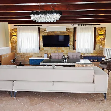 Helvetia Luxury Pool Kriopigi