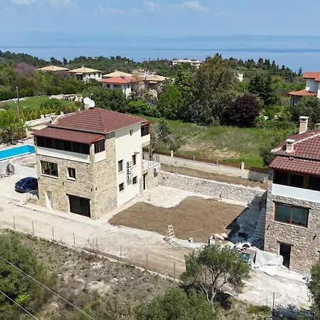 Helvetia Luxury Pool Vila *