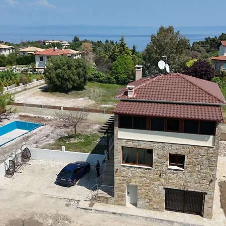 Helvetia Luxury Pool Kriopigi